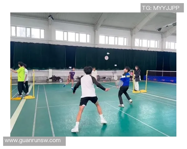 王静亲授羽毛球技巧与训练心得助你提升竞技水平