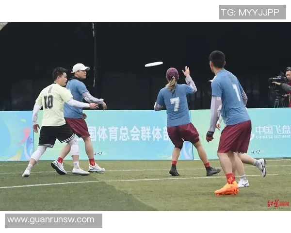 成都飞盘队引领运动潮流革新节奏推动体育新风尚